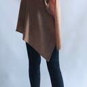Klasyczne damskie ponczo sweter - oversize camel