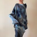 Ponczo z wełny merino w odcieniu gołębim