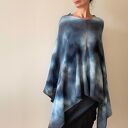 Ponczo z wełny merino w odcieniu gołębim