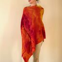 Narzutka z wełny merino w czerwieniach z żółtym