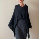 Ponczo z wełny merino melanż czerń&grafit