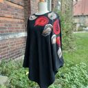 poncho w uniwersalnym rozmiarze, długość w najdłuższym miejscu 95cm w najkrótszym 55