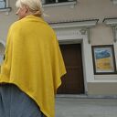 poncho z dzianiny wełnianej musztardowe