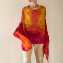 Narzutka z wełny merino w czerwieniach z żółtym