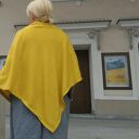 poncho z dzianiny wełnianej musztardowe