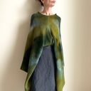 Ponczo z wełny merino w zieleniach