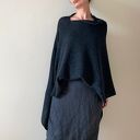 Ponczo z wełny merino melanż czerń&grafit