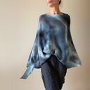 Ponczo z wełny merino w odcieniu gołębim