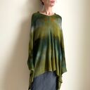 Ponczo z wełny merino w zieleniach