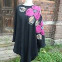 Poncho damskie w uniwersalnym rozmiarze 95/55 cm - filcowa aplikacja Ruda Klara