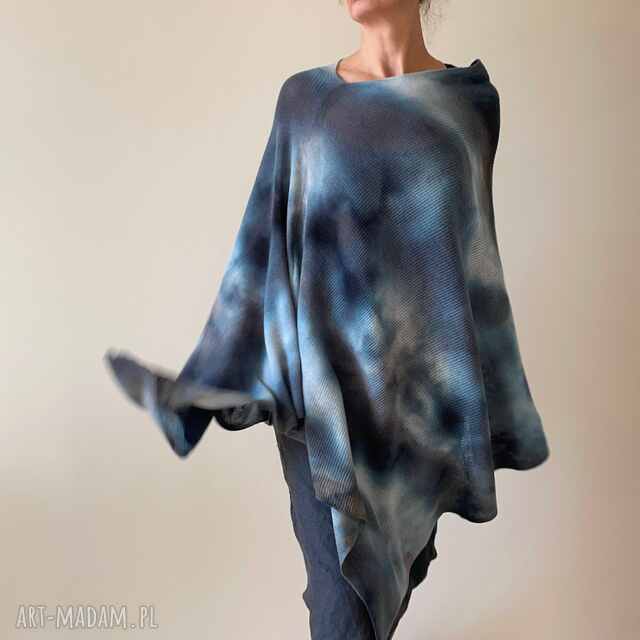 Ponczo z wełny merino w odcieniu gołębim