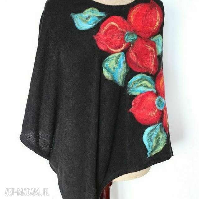 poncho w uniwersalnym rozmiarze, długość w najdłuższym miejscu 85cm w najkrótszym 55, filcowa aplika