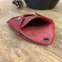 Damski portfel bilonówka na monety z grawerem. Personalizowana bilonówka z czerwonej skóry