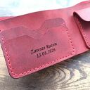Czerwony skórzany portfel damski z personalizowanym grawerem