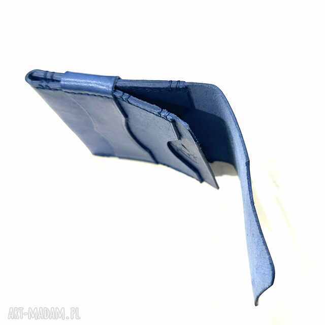 Niebieski portfel skórzany na karty z klapką ręcznie uszyty