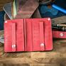 czerwone portfel skórzany ręcznie wykonany w pięknym czerwonym
