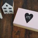 Personalizowane pudełko na zdjęcia 15x20 cm lub A5 - serce z literką