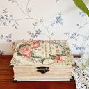 Drewniana szkatułka książka na biżuterię w stylu shabby chic