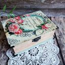 Drewniana szkatułka książka na biżuterię w stylu shabby chic