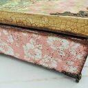 Drewniana szkatułka na metalowych nóżkach z pawiem, na zdjęcia, biżuterię, na prezent