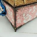 Drewniana szkatułka na metalowych nóżkach z pawiem, na zdjęcia, biżuterię, na prezent