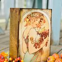 Kufer w kształcie książki, dla miłośniczki malarstwa Alfonsa Muchy, prezent