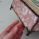 Drewniana szkatułka na metalowych nóżkach z pawiem, na zdjęcia, biżuterię, na prezent