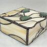 Zgrabna szkatułka, wykonana ręcznie w technice Tiffaniego ze szkła witrażowego oraz z zielonego awenturynu. Pudełka przechowywanie biżuterii