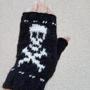 Dzianinowy ocieplacz na nadgarstki - mitenki bez palców z czaszką na Halloween