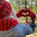 Czerwone rękawiczki merino 50% handmade ze sznurkiem