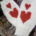 Rękawiczki bez palców z sercami na Walentynki - kremowe mitenki handmade