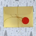 Kartka świąteczna czerwono-złota z kieszonką i grafiką z zimowym domkiem