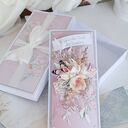 Elegancka kartka na urodziny w pudełku - kwiaty, motyle, personalizacja