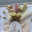 kartka wielkanocna z suszonymi kwiatami beż