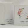 prezent z pudełkiem i kopertą, wzór w scrapbooking kartki personalizowana ślub
