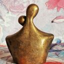 Rzeźba z gipsu - Para Zakochanych miodowe złoto, wys. 11,5 cm