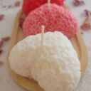 Romantyczny zestaw upominkowy świec sojowych handmade - serca na drewnianej tacy