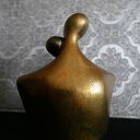 Rzeźba z gipsu „Zakochani” - prezent ślubny 12 cm (czarny i metaliczne złoto)
