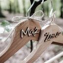 Rustykalne wieszaki ślubne Mąż i Żona - drewno, metalowy haczyk, napis