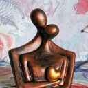 Rzeźba z gipsu, Para Zakochanych, czerwona, wys. 11,5 cm