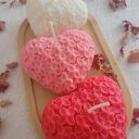 Romantyczny zestaw upominkowy świec sojowych handmade - serca na drewnianej tacy