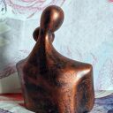 Rzeźba z gipsu, Para Zakochanych, czerwona, wys. 11,5 cm