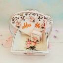 Romantyczny, drewniany zestaw dekoracji ślubnych biały w różowe kwiaty w stylu shabby chic