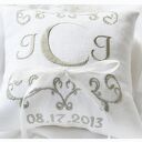 Personalizowana haftowana poduszka na obrączki 18x18 cm - biała bawełna