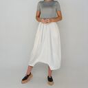 Asymetryczna spódnica bombka z kieszeniami