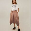 Asymetryczna spódnica bombka z kieszeniami