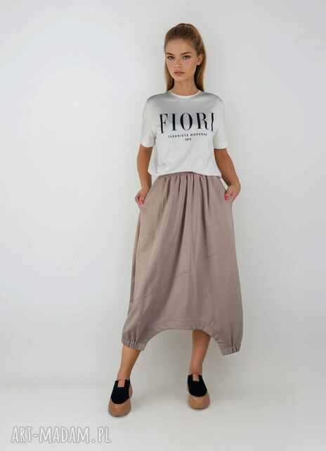 Asymetryczna spódnica bombka z kieszeniami