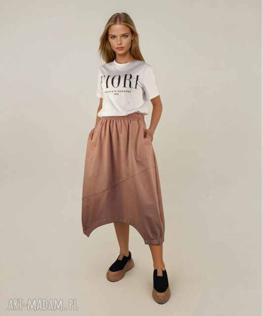 Asymetryczna spódnica bombka z kieszeniami