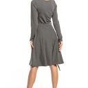 Sukienka rozkloszowana z dekoltem V, T323, szara