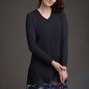 SUKIENKA TRAPEZOWA CZARNA z KOLOROWYM MOTYWEM